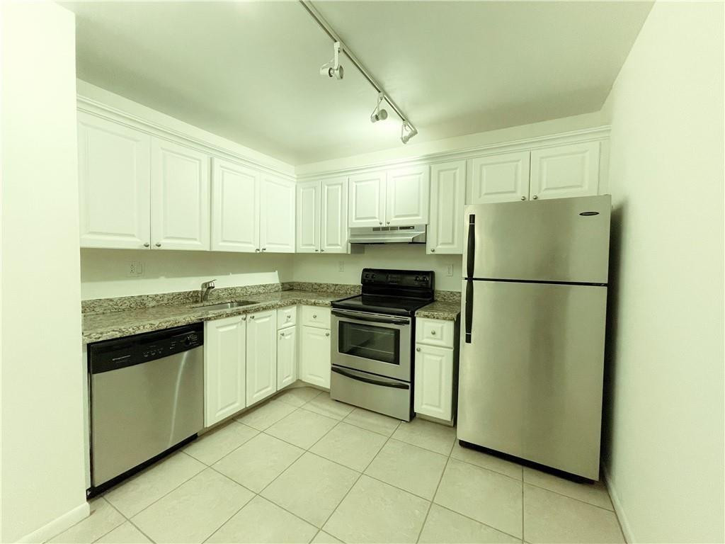 711 N Pine Island Rd 302