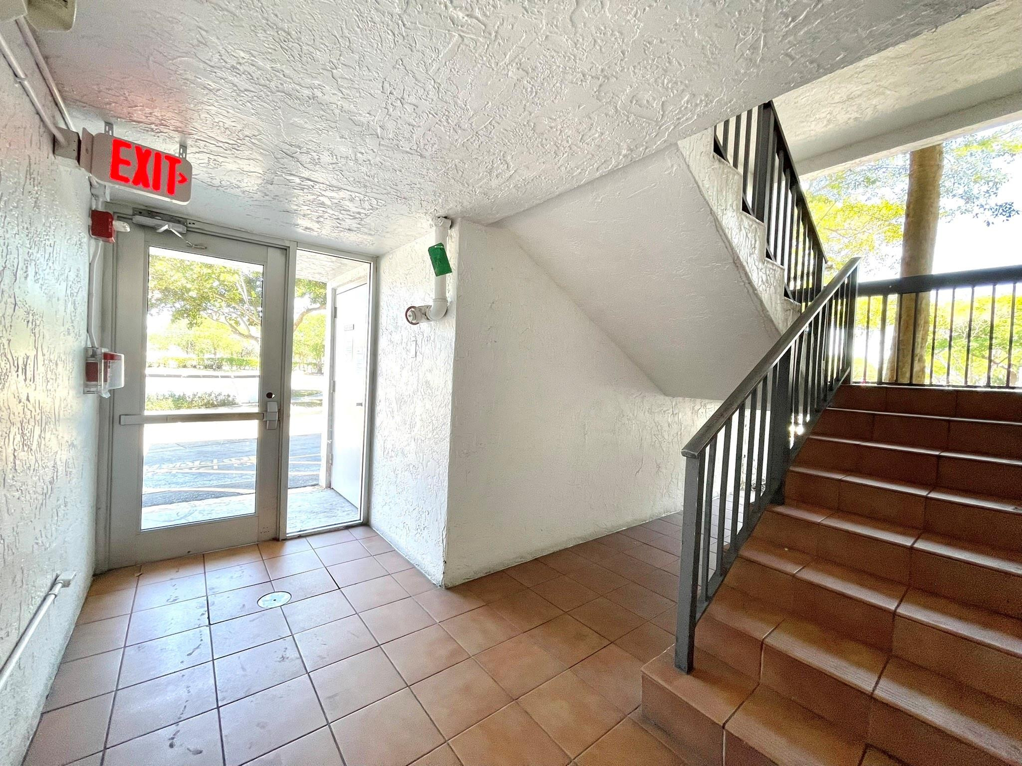 711 N Pine Island Rd 302