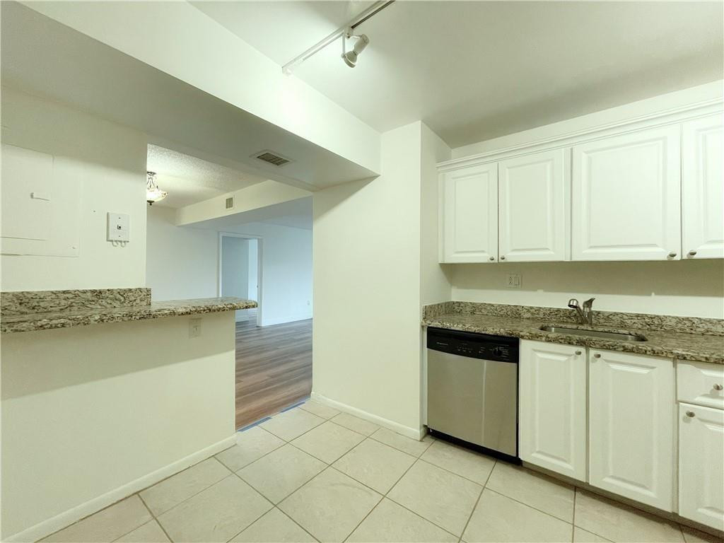 711 N Pine Island Rd 302