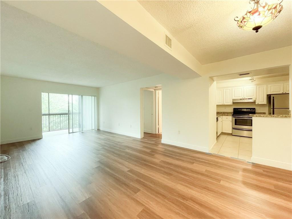 711 N Pine Island Rd 302