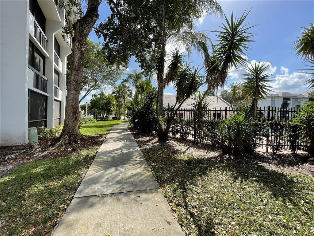 711 N Pine Island Rd 302