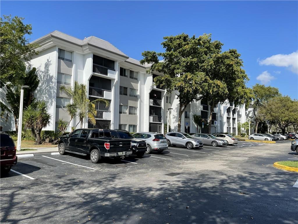 711 N Pine Island Rd 302