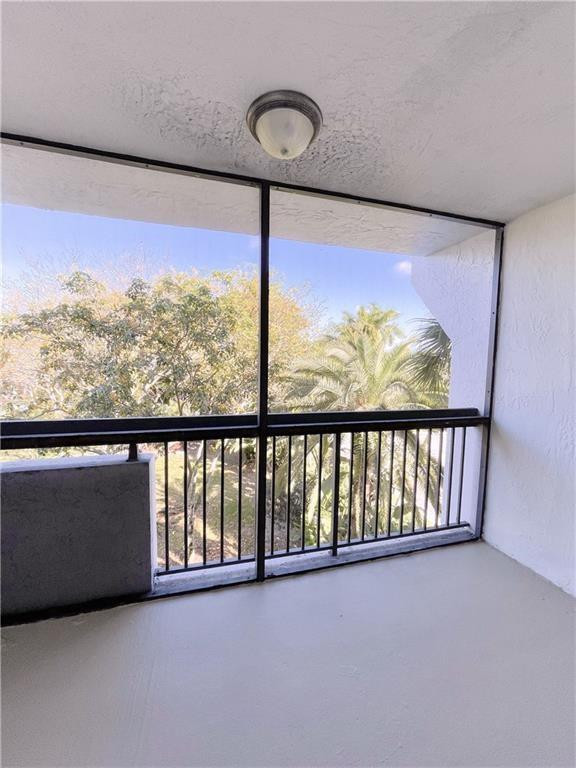 711 N Pine Island Rd 302