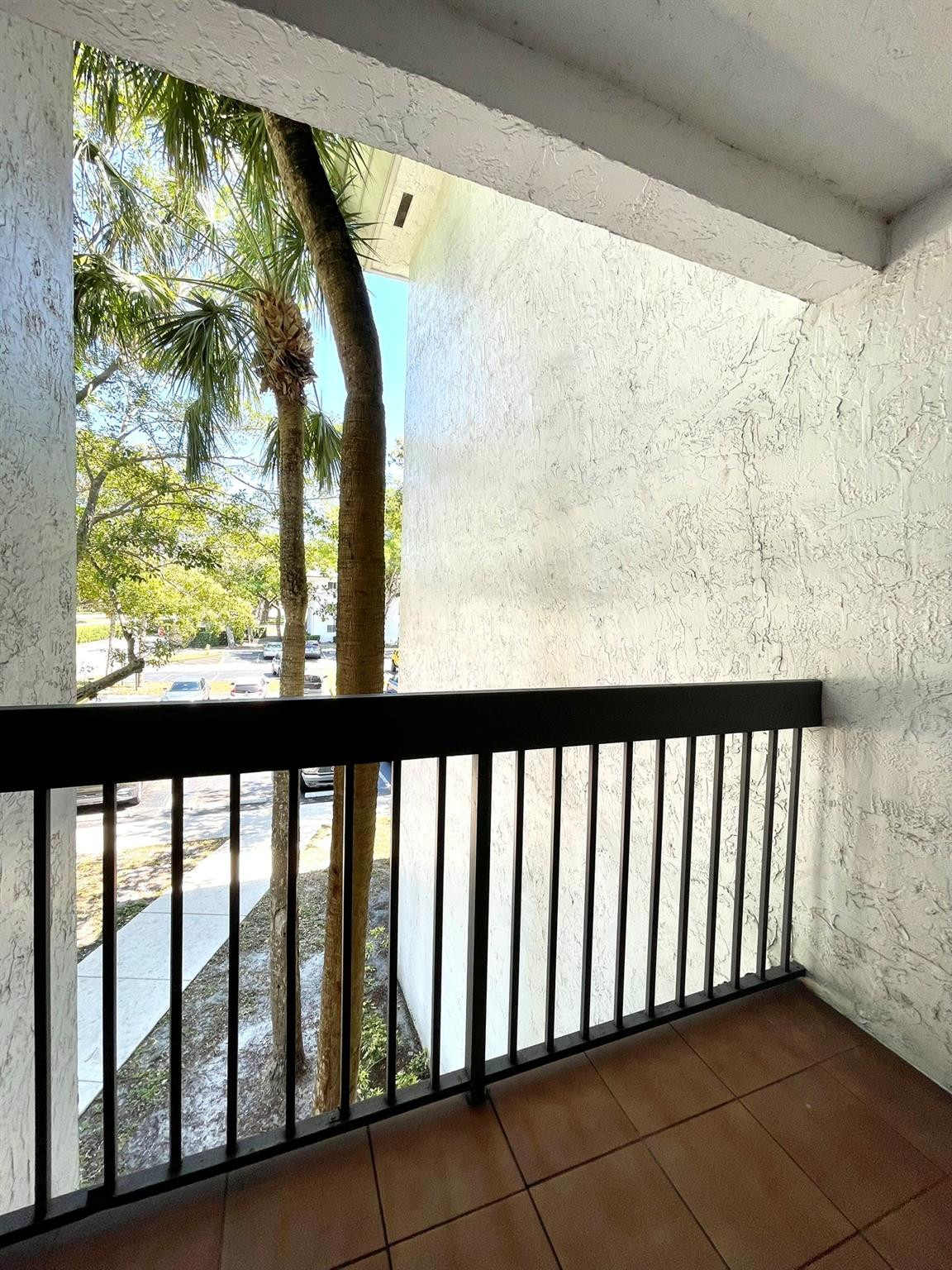 711 N Pine Island Rd 302