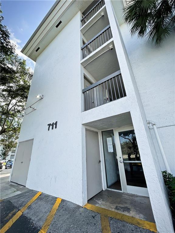 711 N Pine Island Rd 302