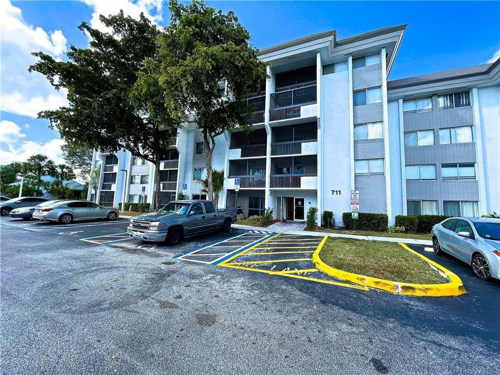 711 N Pine Island Rd 302