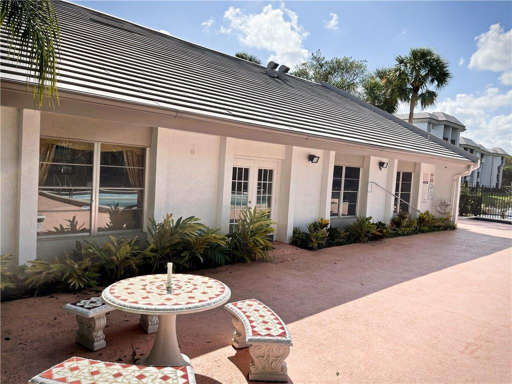 711 N Pine Island Rd 302