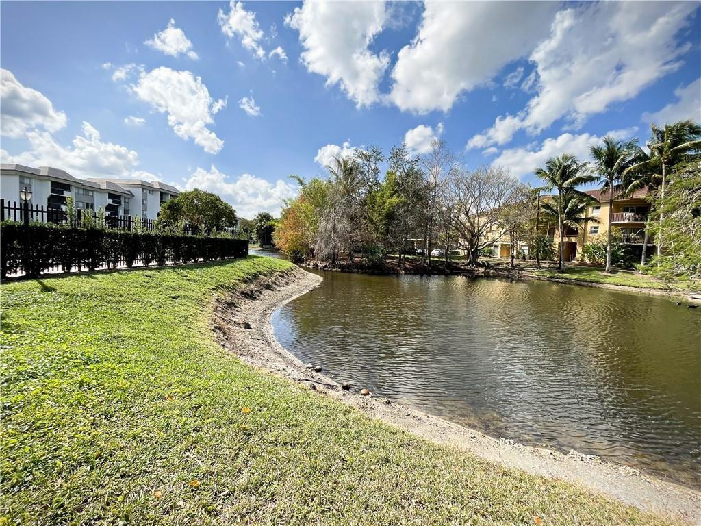 711 N Pine Island Rd 302