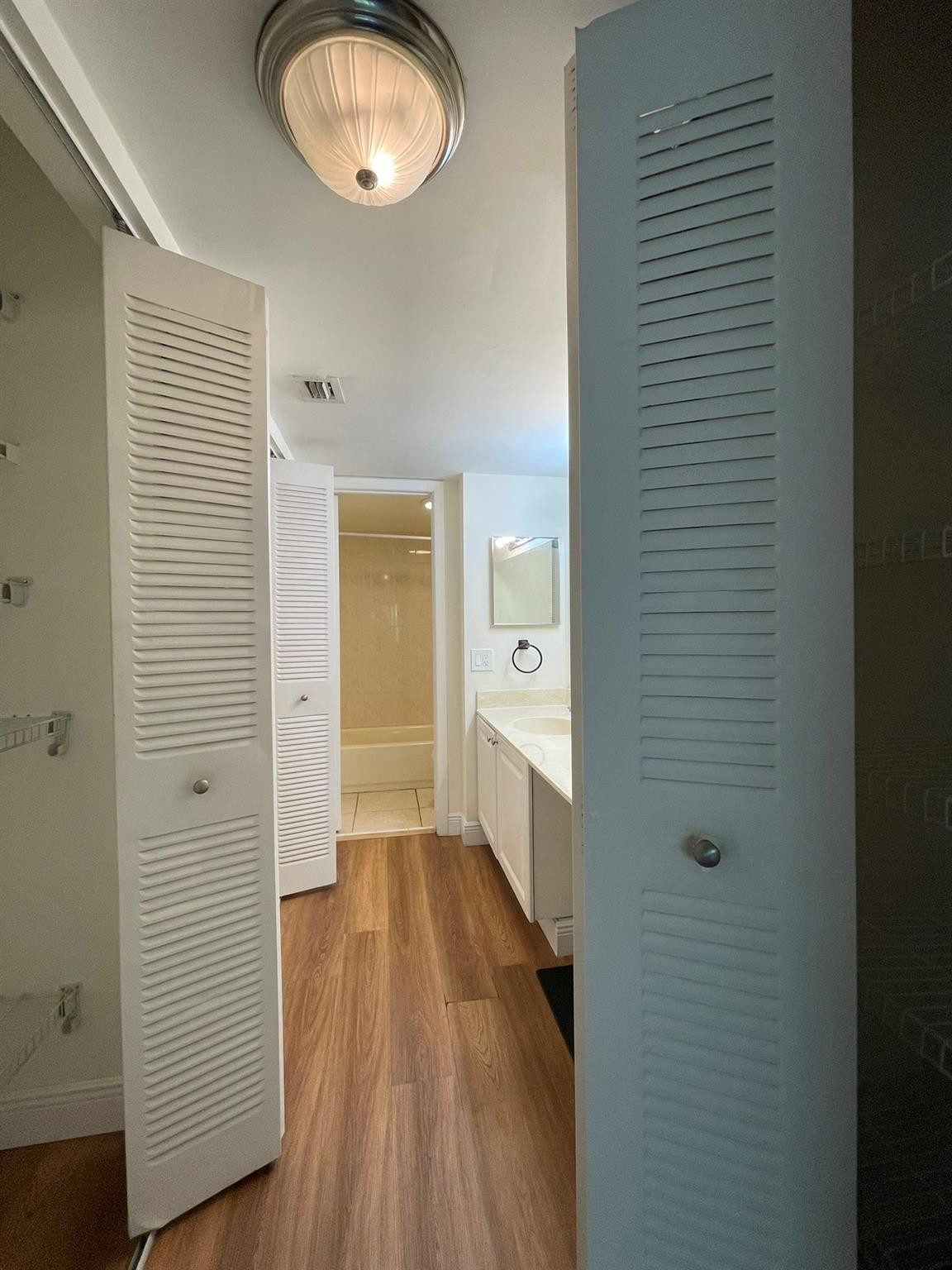 711 N Pine Island Rd 302