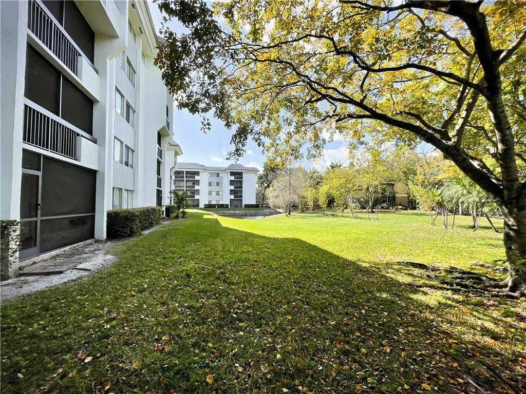 711 N Pine Island Rd 302