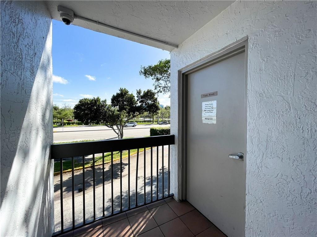 711 N Pine Island Rd 302