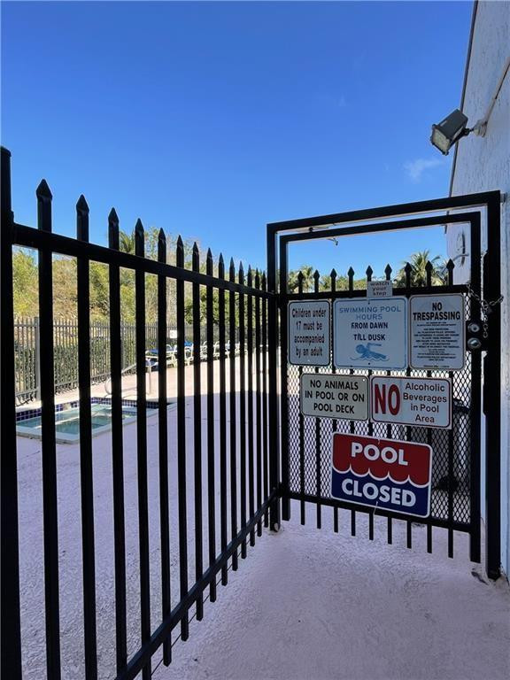 711 N Pine Island Rd 302