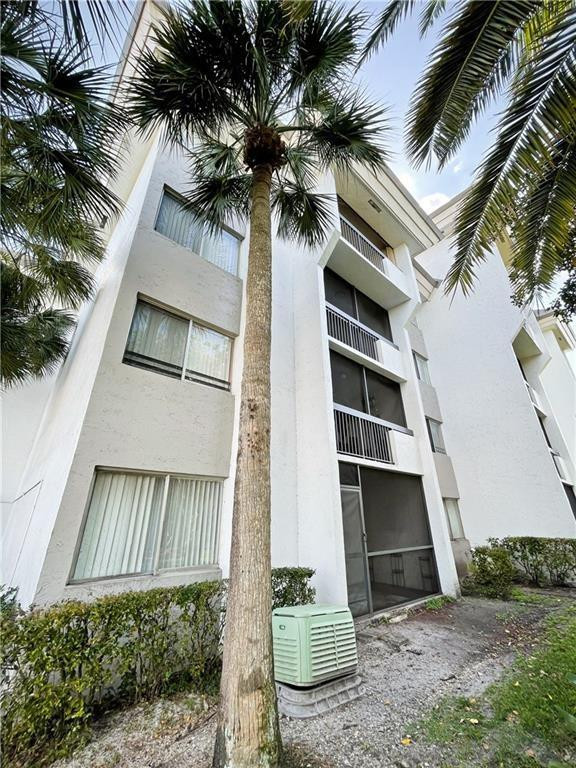 711 N Pine Island Rd 302