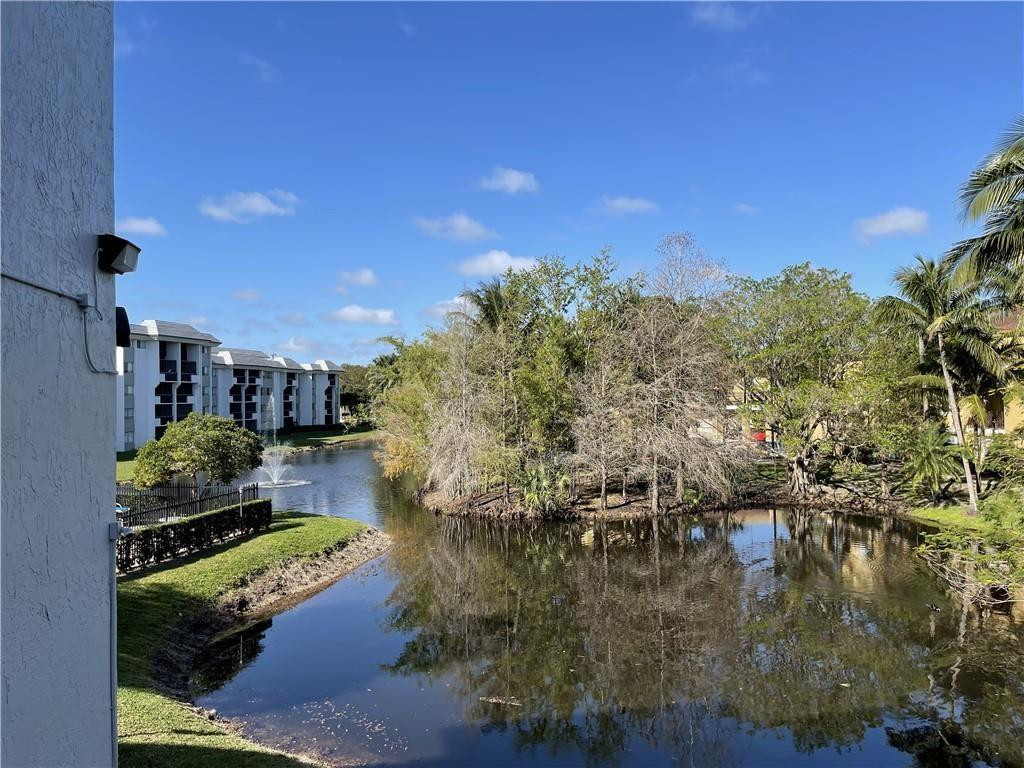 711 N Pine Island Rd 302