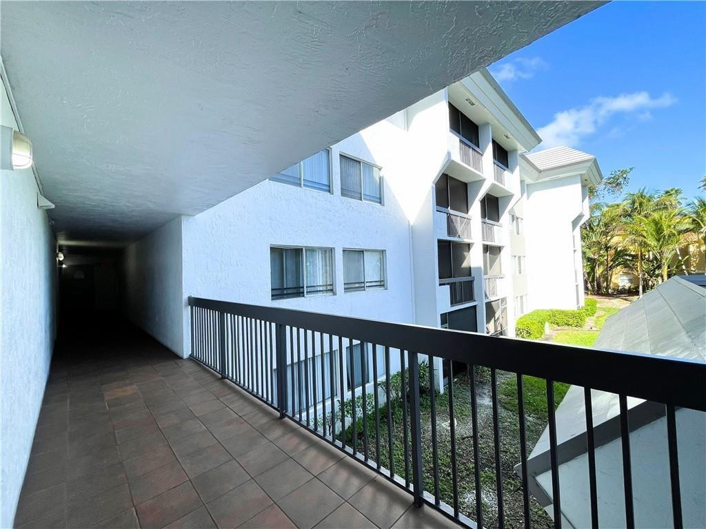 711 N Pine Island Rd 302