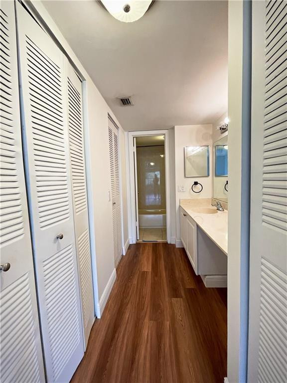 711 N Pine Island Rd 302