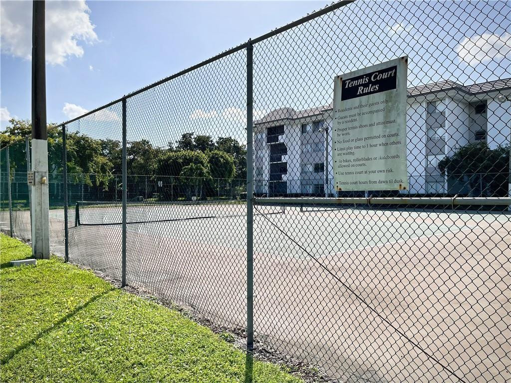 711 N Pine Island Rd 302