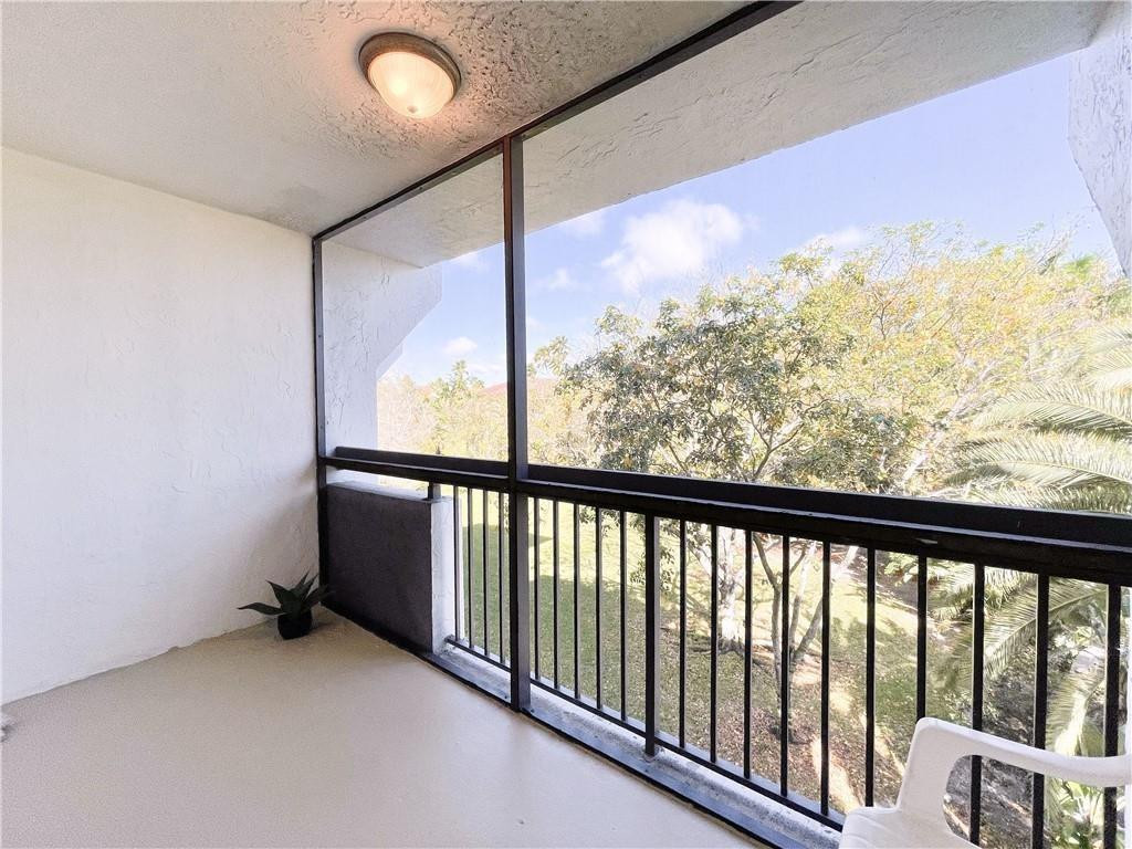 711 N Pine Island Rd 302