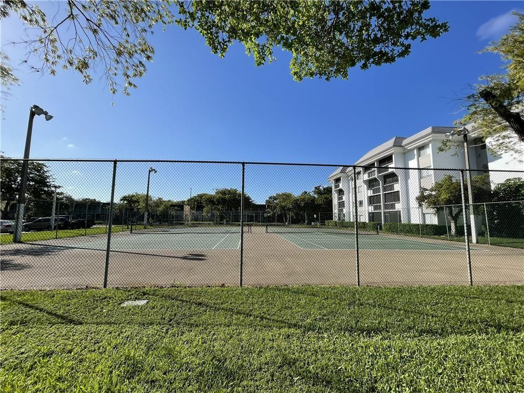 711 N Pine Island Rd 302