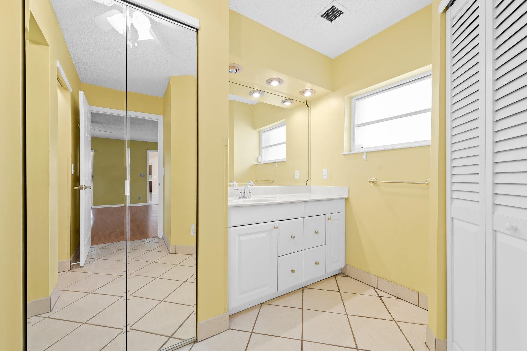 10893 Ventura Cir