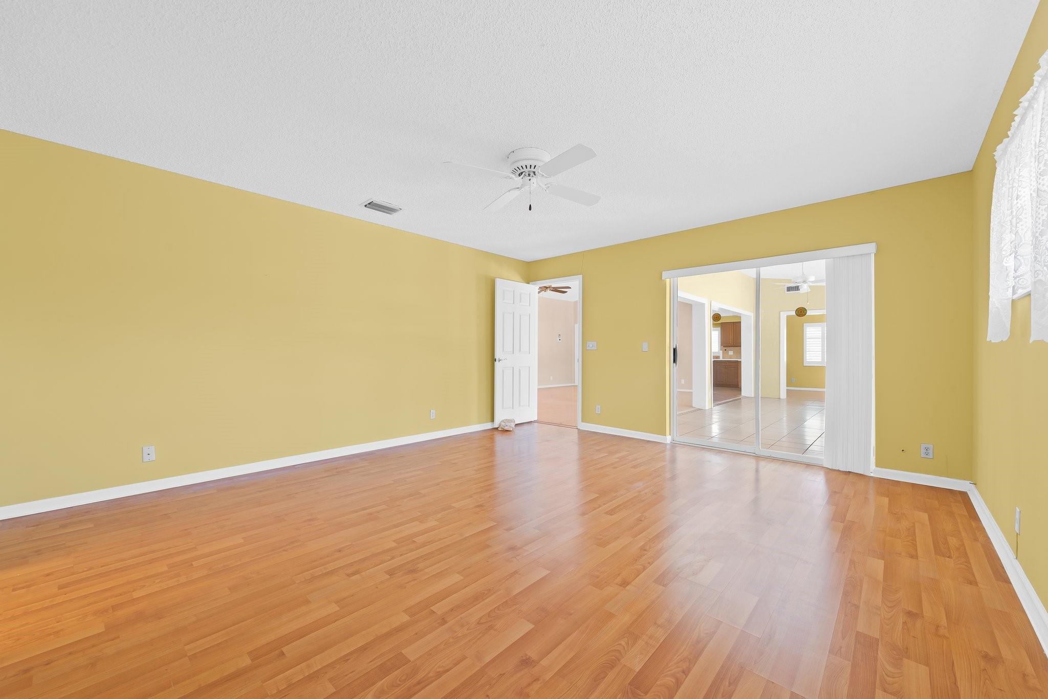 10893 Ventura Cir