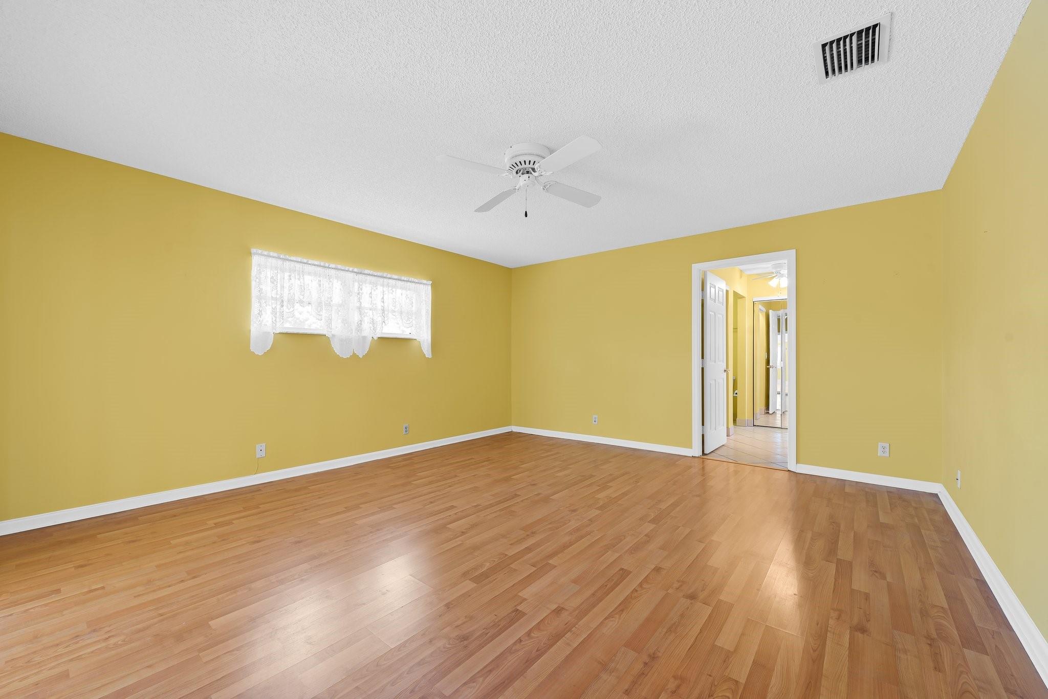 10893 Ventura Cir