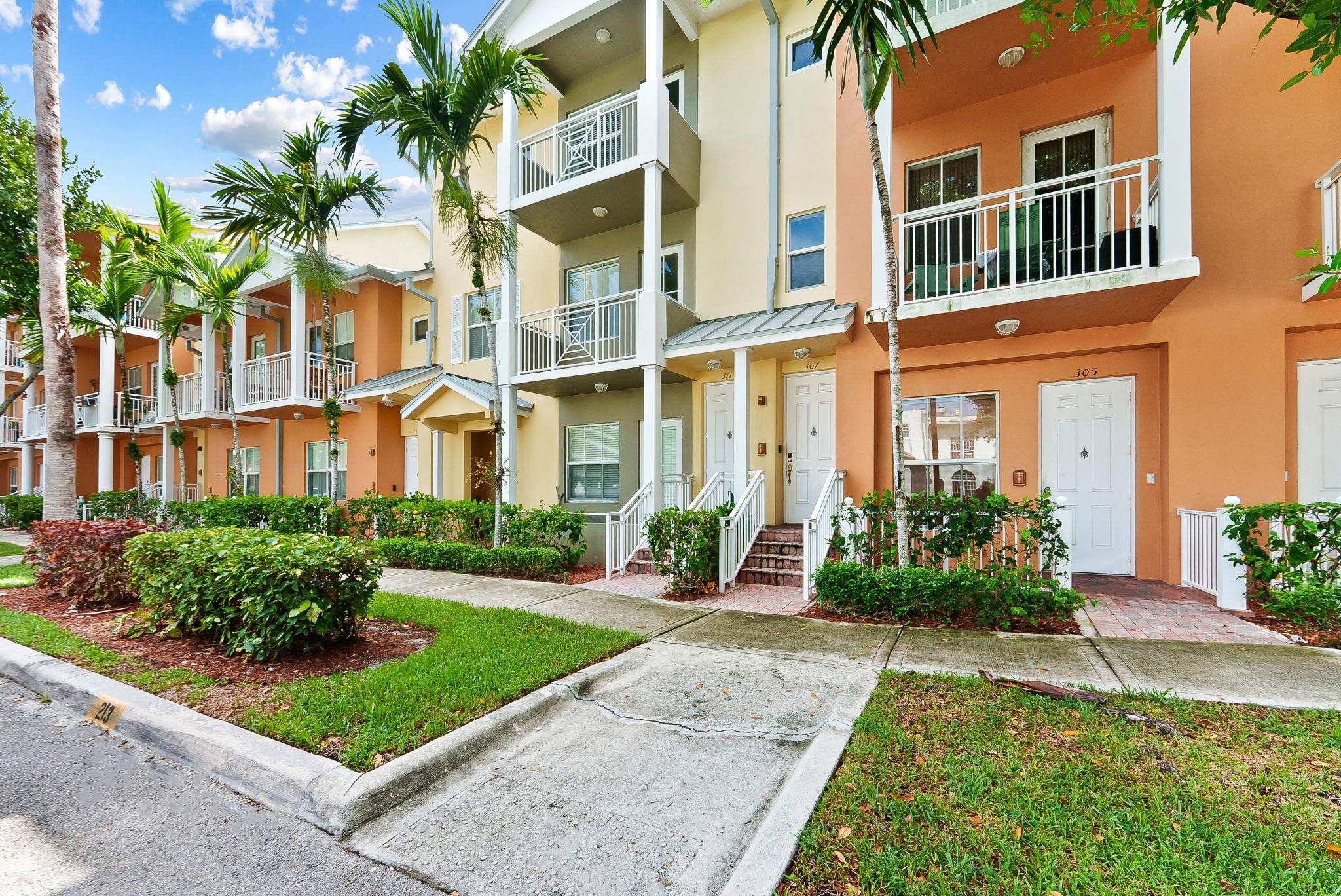 307 SW 13th Ter 307