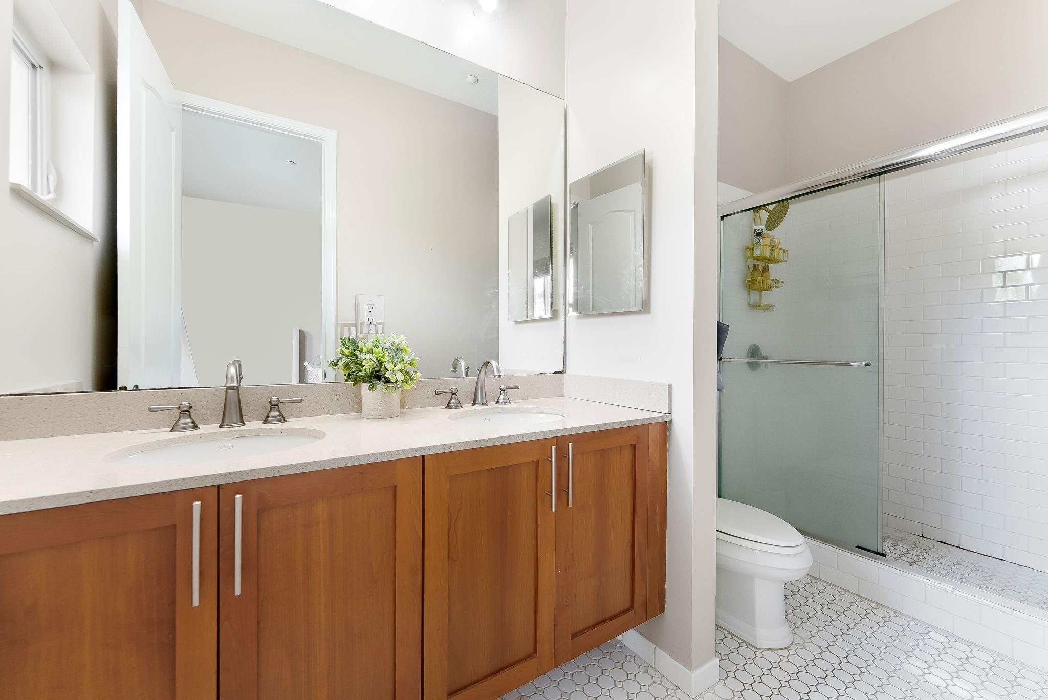 307 SW 13th Ter 307