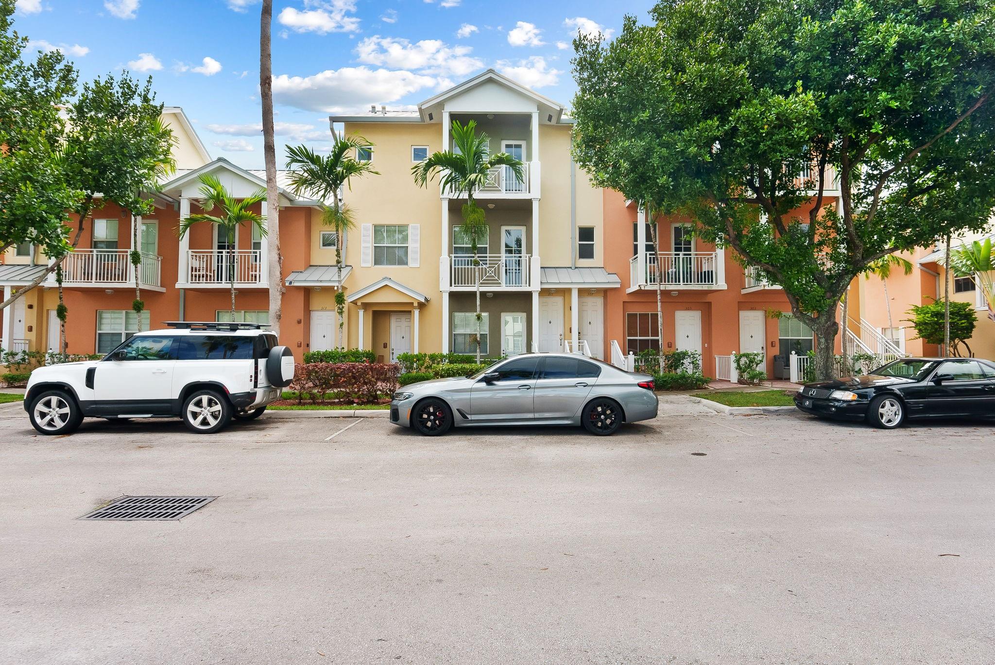 307 SW 13th Ter 307