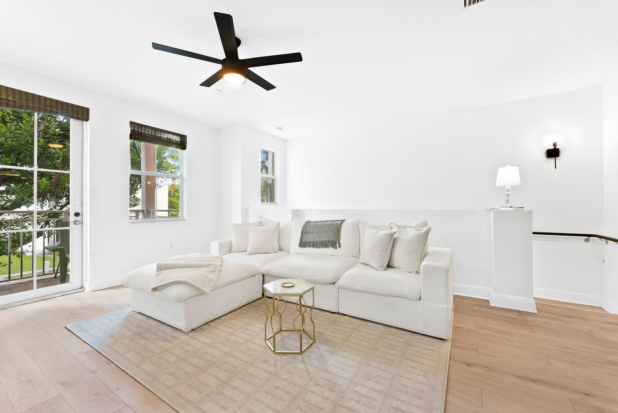307 SW 13th Ter 307