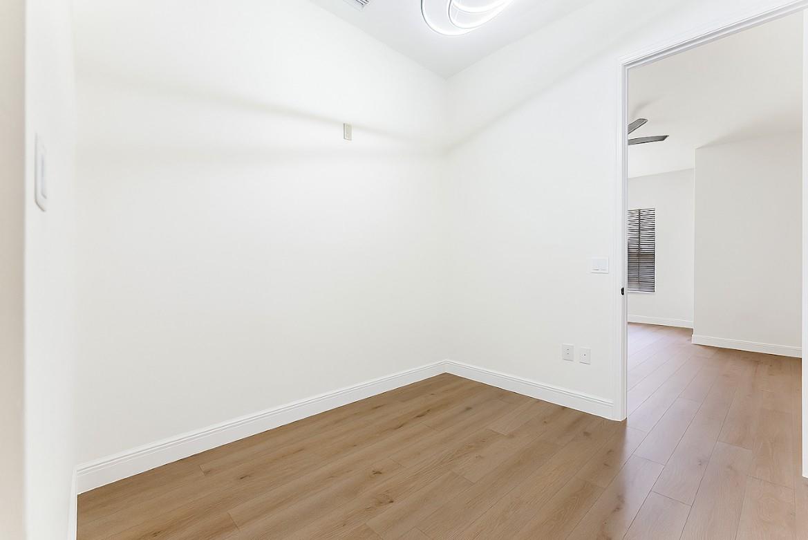 307 SW 13th Ter 307