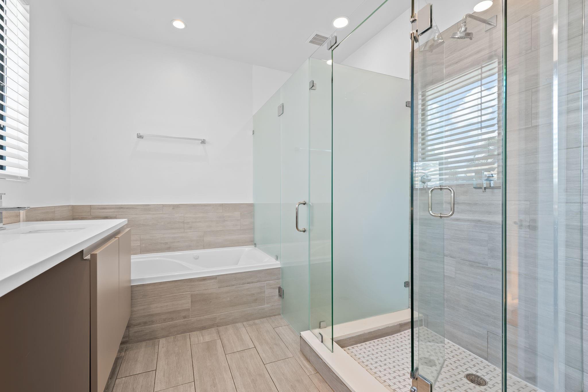 722 NE 15th Ave 2