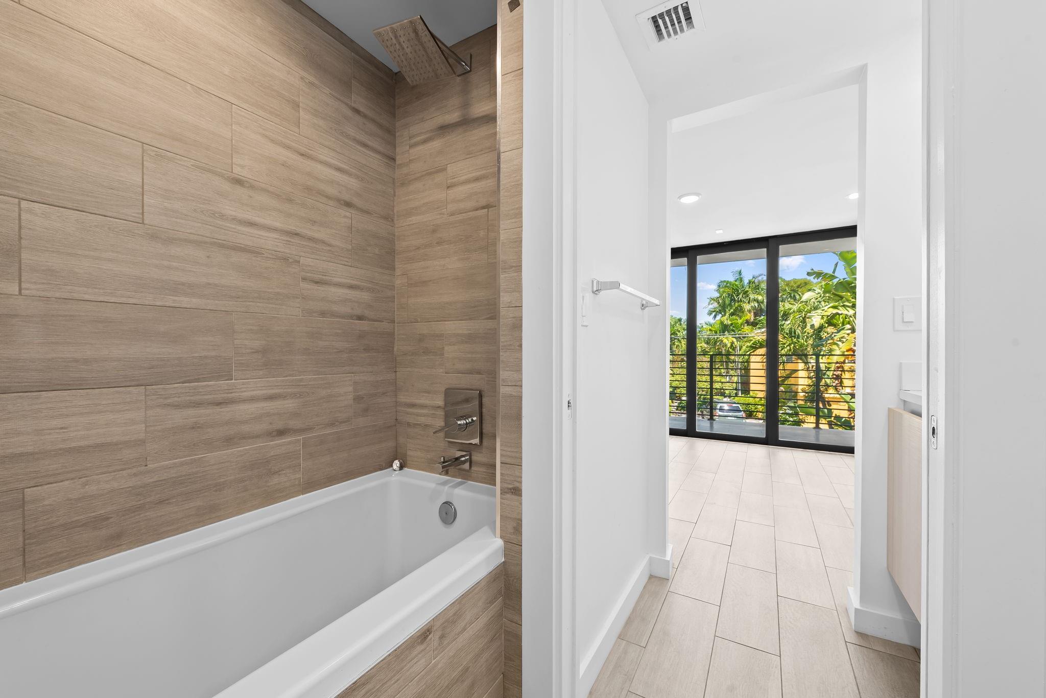 722 NE 15th Ave 2