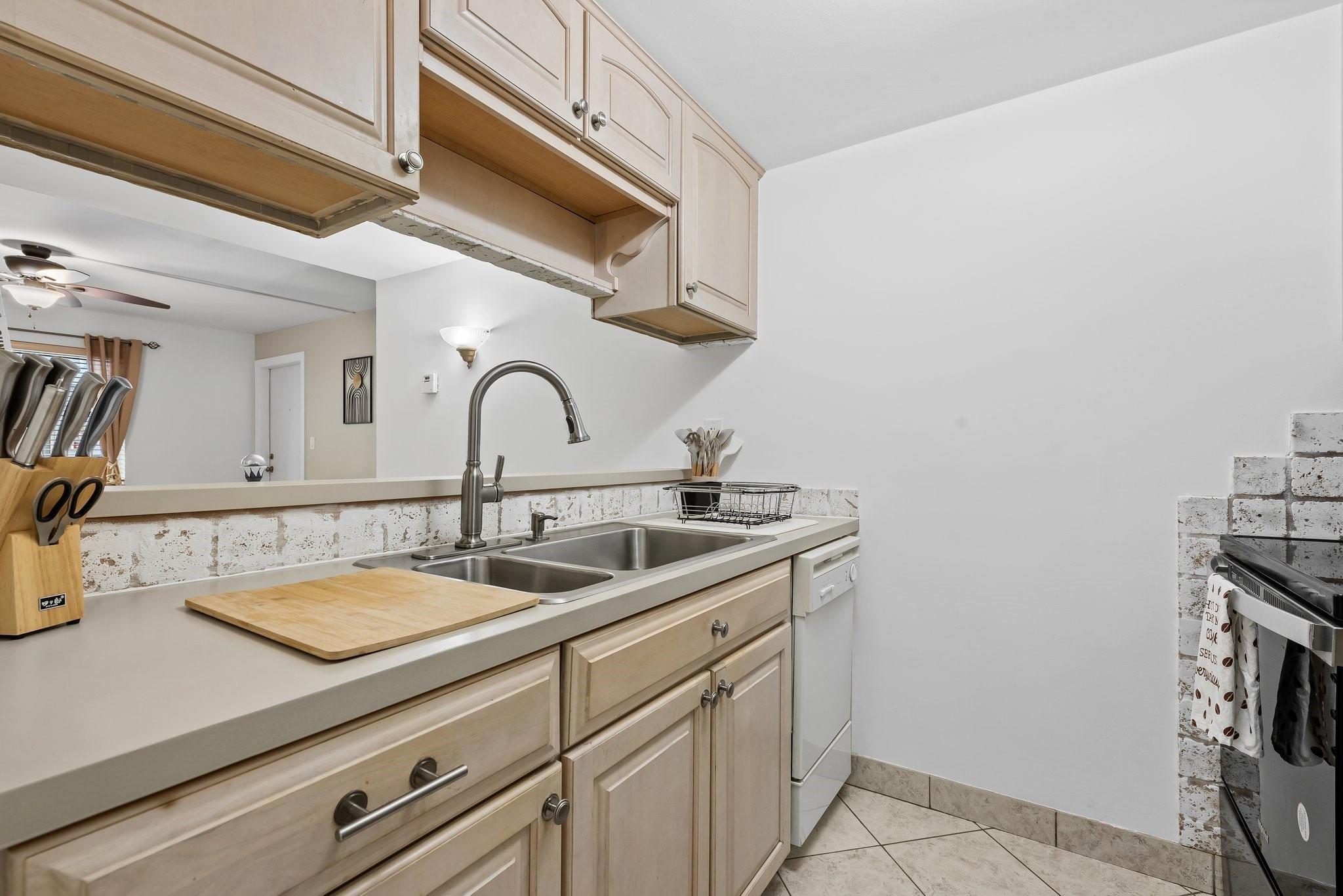 1000 SE 15th St 103