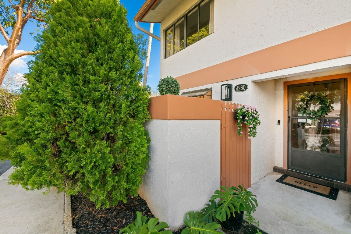 4260 SW 70th Ter 4260