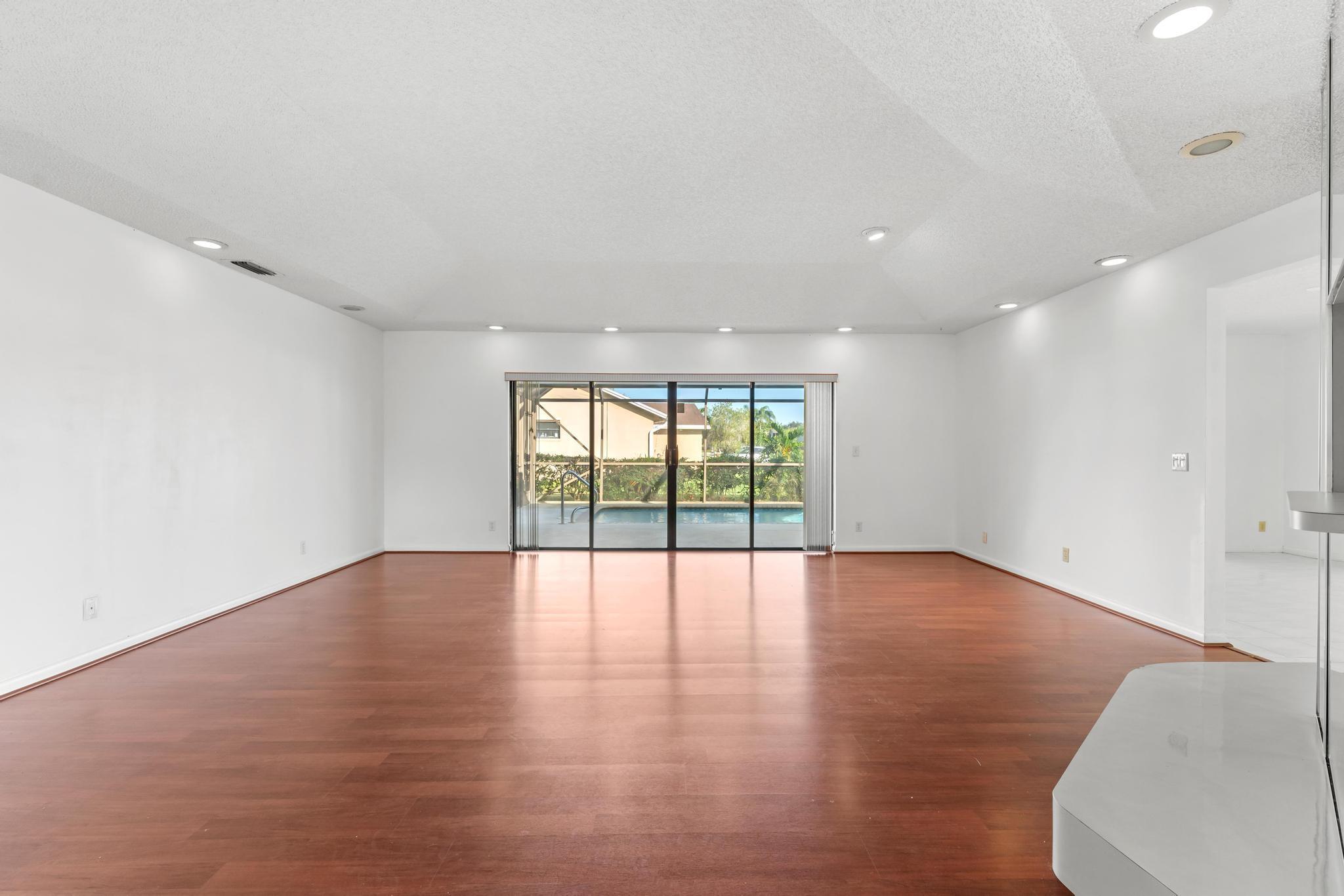 8674 White Egret Way