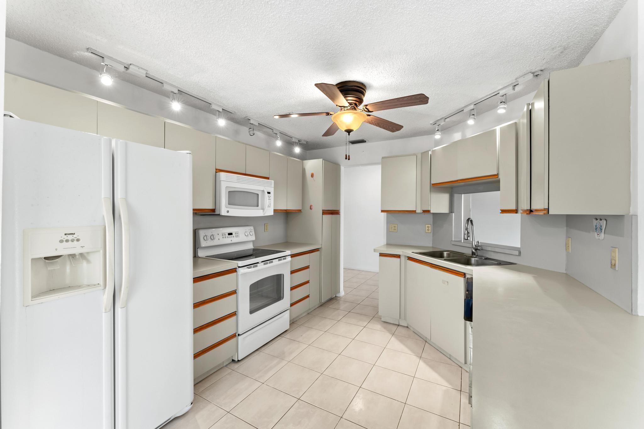 8674 White Egret Way