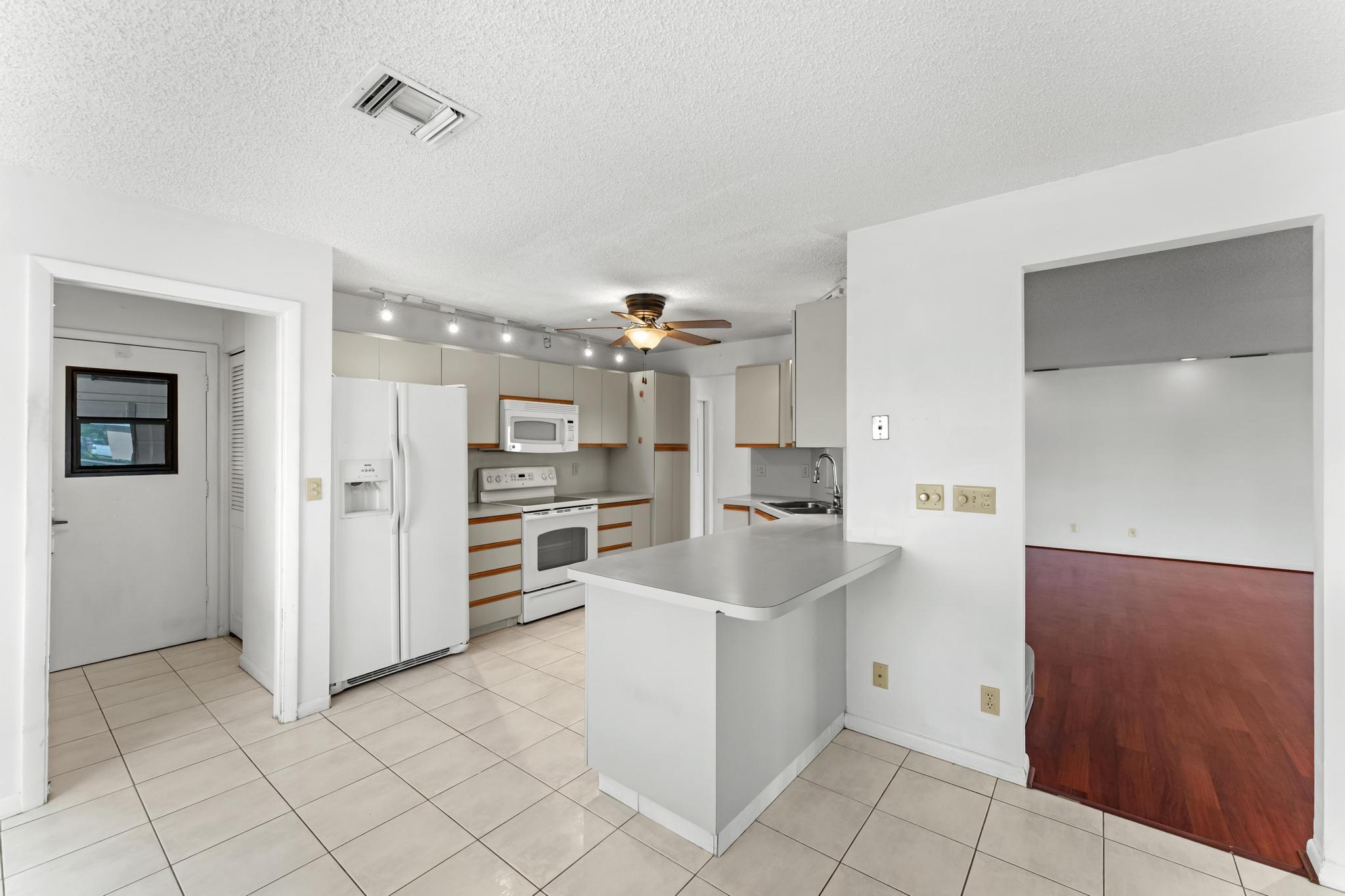 8674 White Egret Way