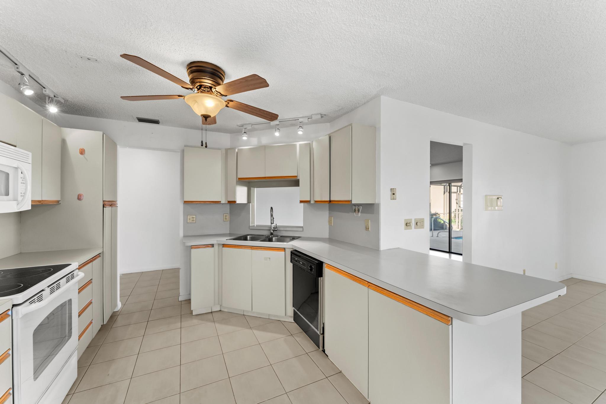 8674 White Egret Way