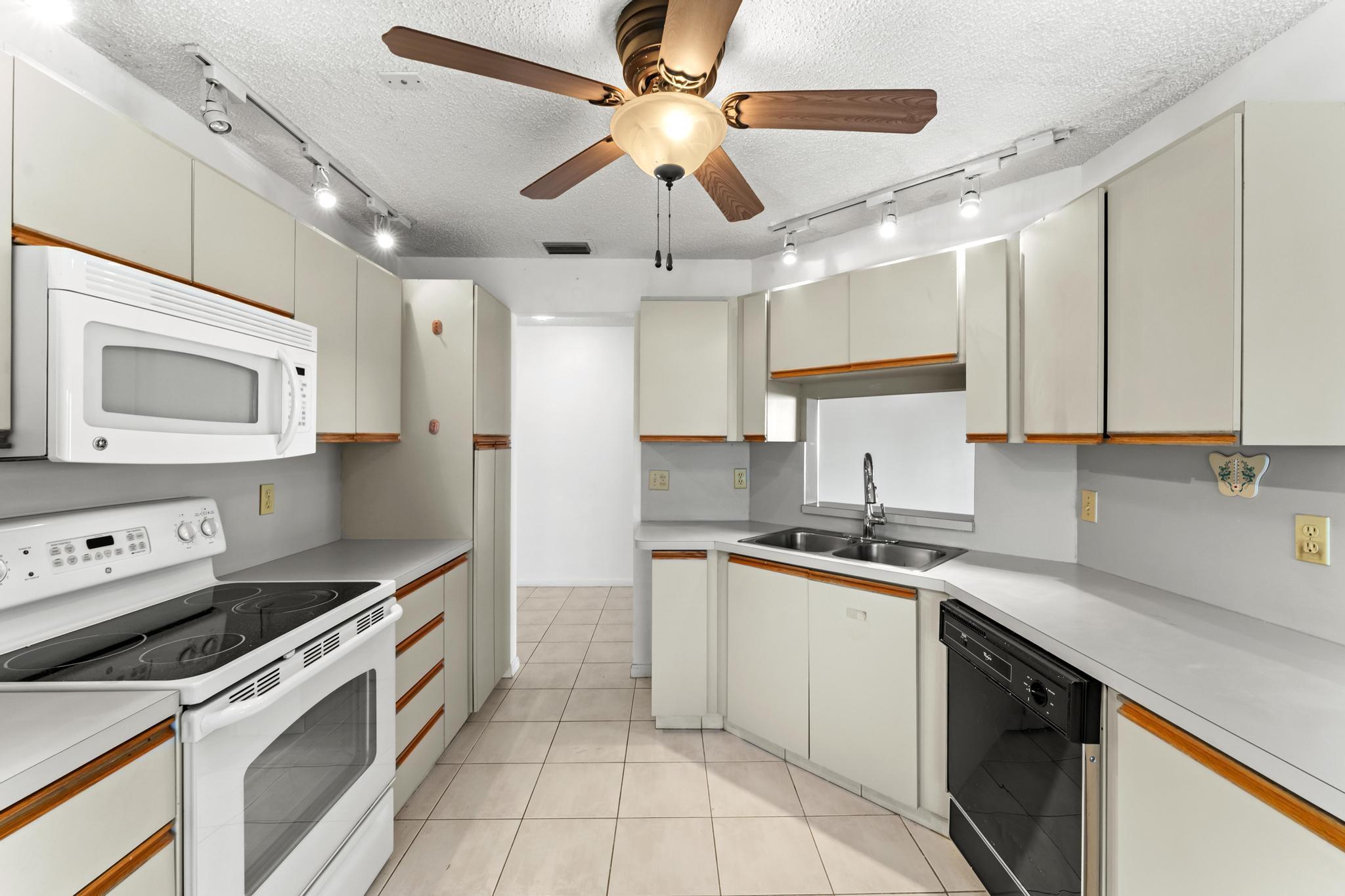 8674 White Egret Way