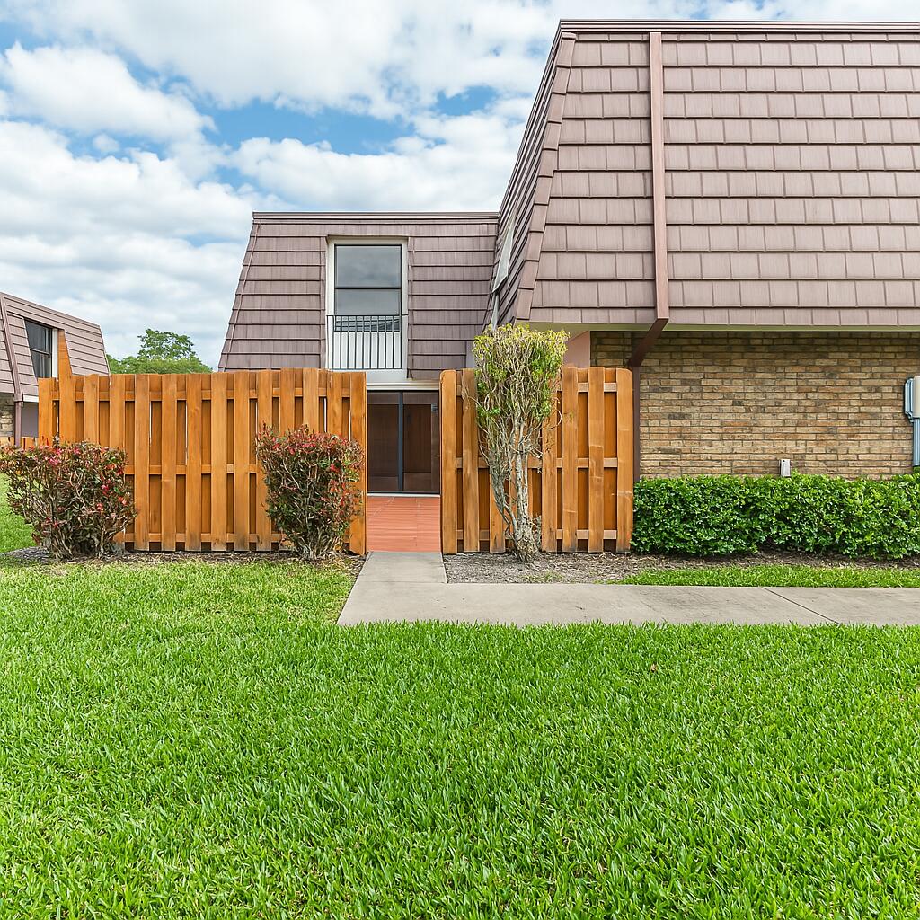 7575 W Courtyard Run Run W