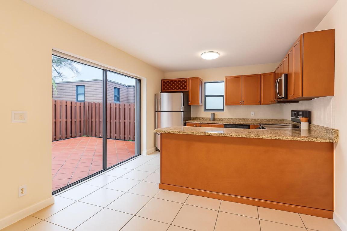 7575 W Courtyard Run Run W