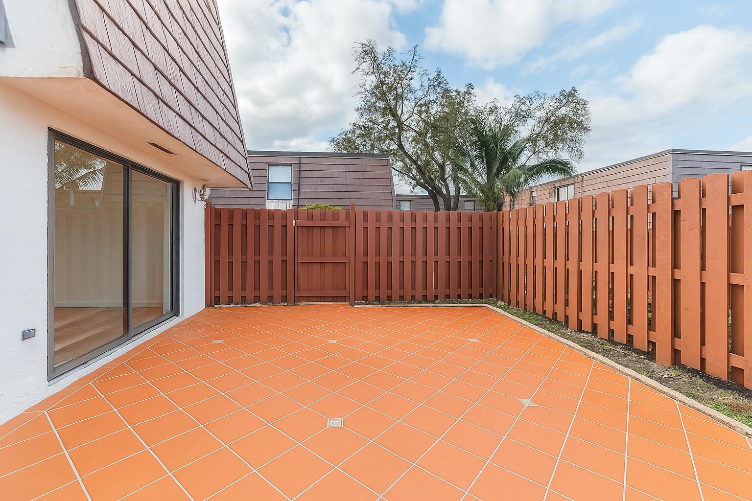 7575 W Courtyard Run Run W