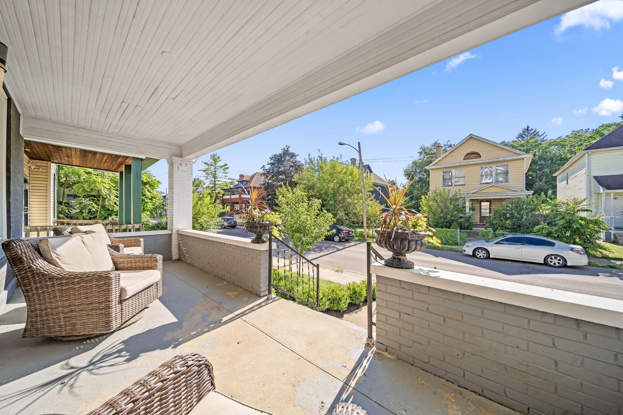 920 Oakwood Avenue