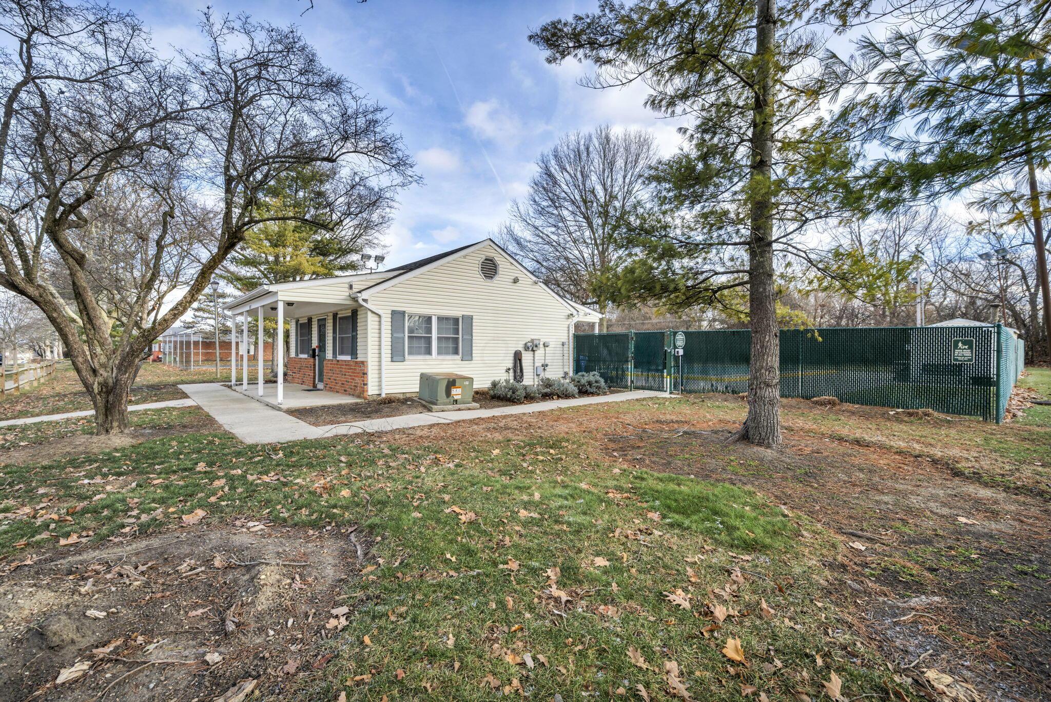 1292 Lowland Court, 98