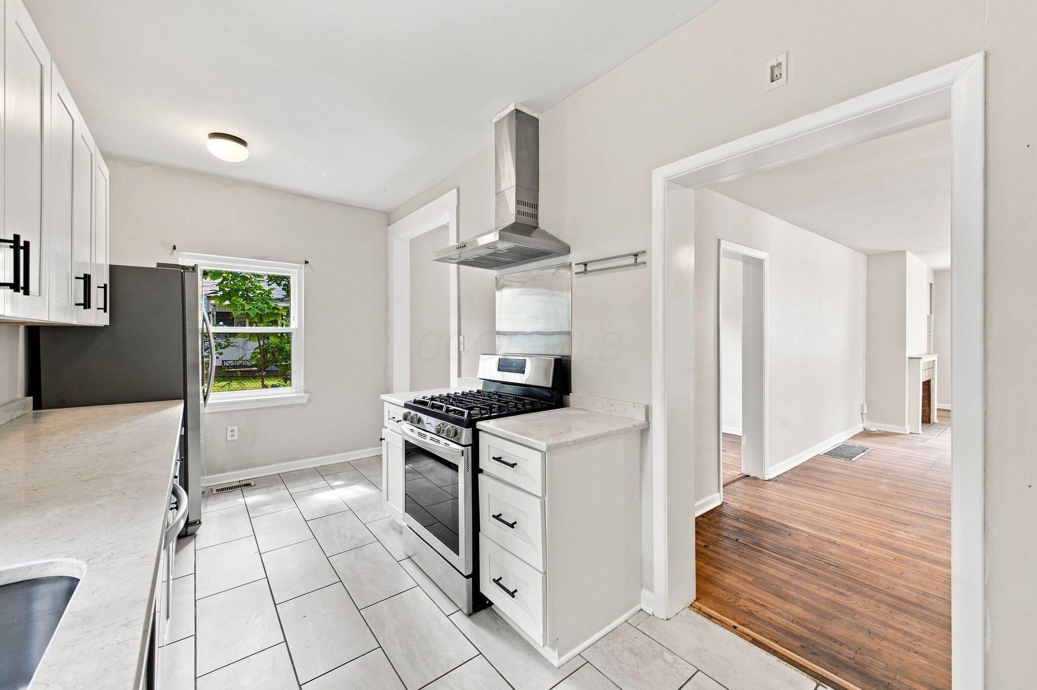 2456 Indiana Avenue, 2454