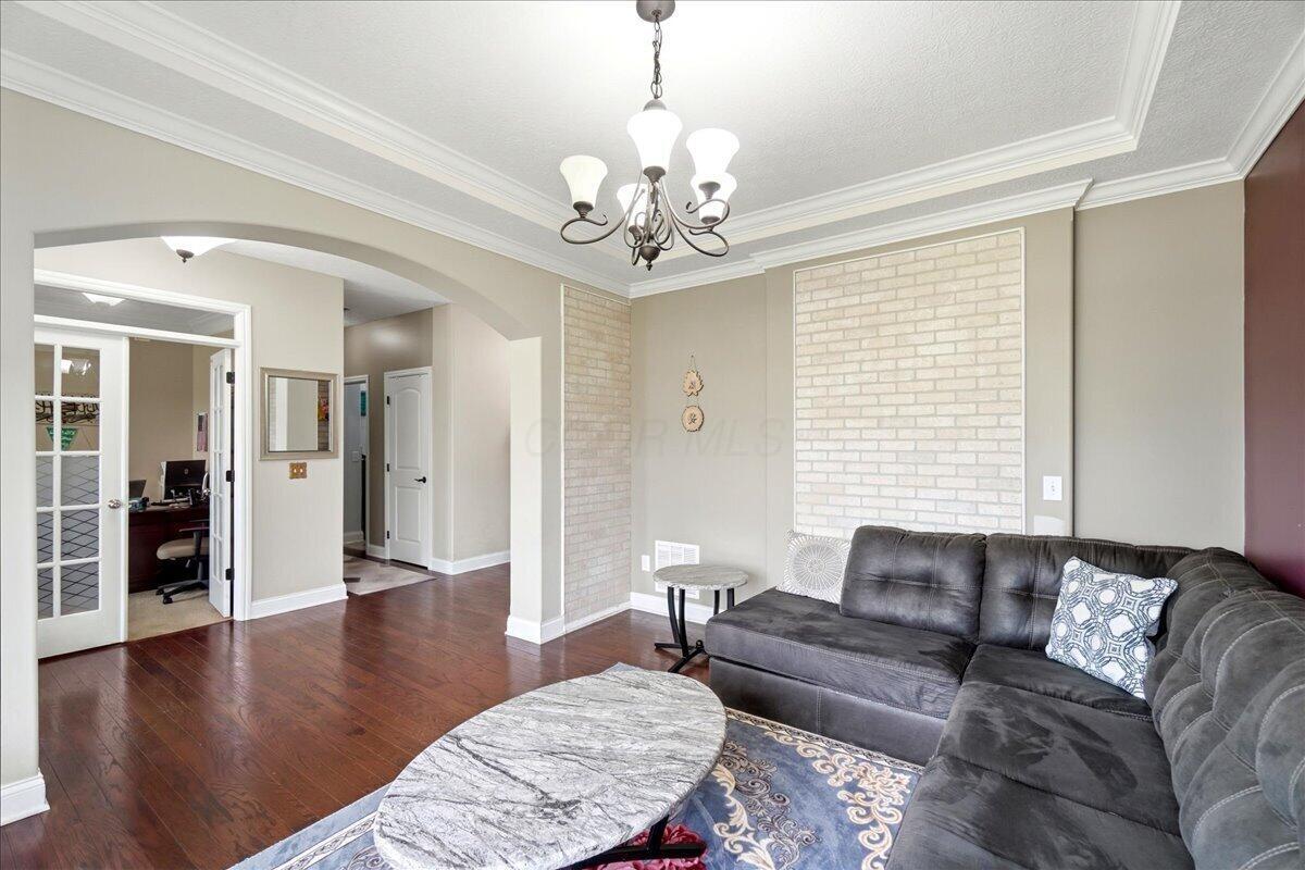 6061 Baumeister Drive