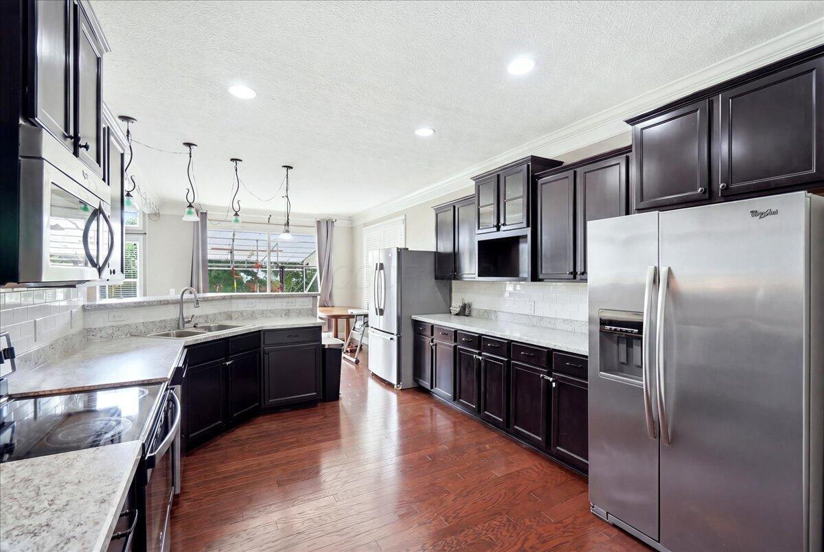 6061 Baumeister Drive