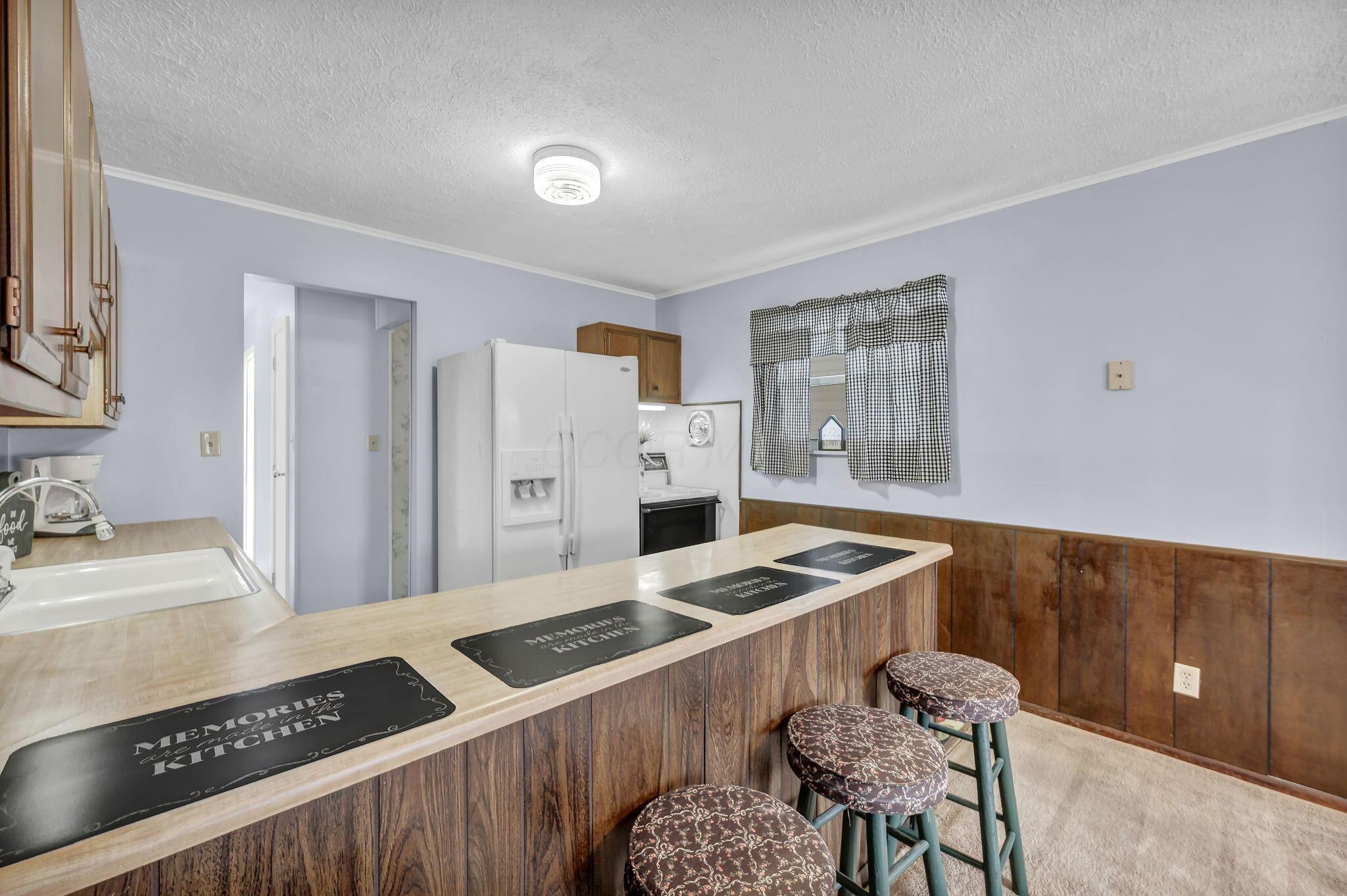 1098 Colonial Avenue