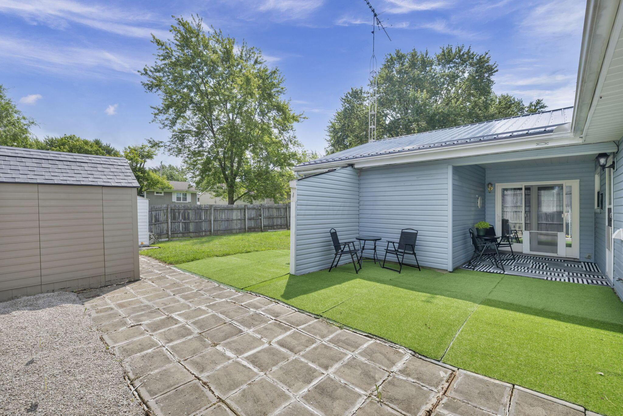 1098 Colonial Avenue